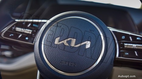 2022 Kia Carens Luxury Plus – 7 人乗り、1.5L エンジン、6 速オートマチックインテリア 
