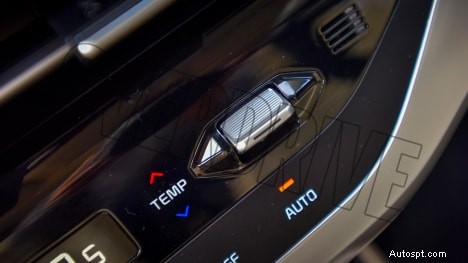 2022 Kia Carens Luxury Plus – 7 人乗り、1.5L エンジン、6 速オートマチックインテリア 