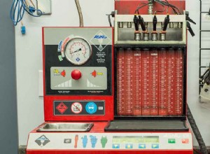 エキスパートによるガソリン燃料インジェクターのクリーニング – 最高のパフォーマンスを復元 