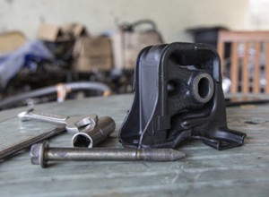 MINI エンジン マウントの故障を解決する方法:エキスパート修理ガイド 