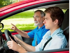 10 代のドライバーを守る:自動車ガラスの安全性とメンテナンスに関する重要なヒント 