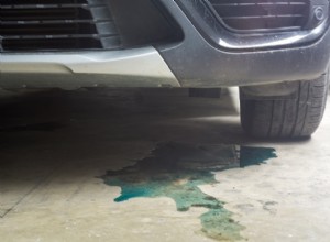 車の冷却液漏れのトップ 5 原因とその修復方法 