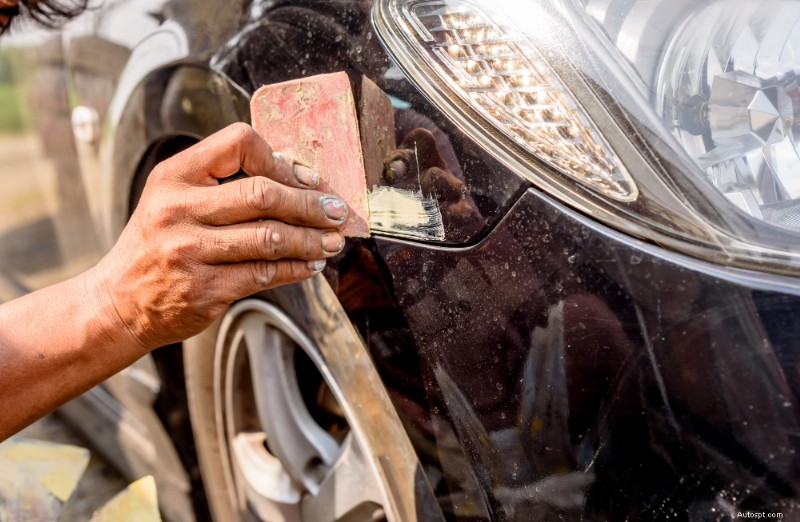 車の塗装剥がれを修復する方法:簡単な DIY 修正とプロのオプション 