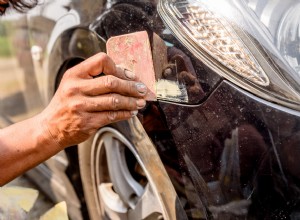車の塗装剥がれを修復する方法:簡単な DIY 修正とプロのオプション 