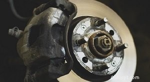 車のブレーキのメンテナンスと交換に関する基本ガイド 