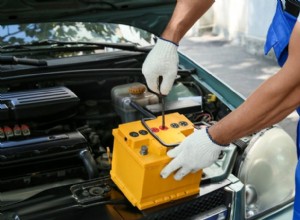車のバッテリーが接続時にスパークしますか?なぜ安全なのかとその対処法 