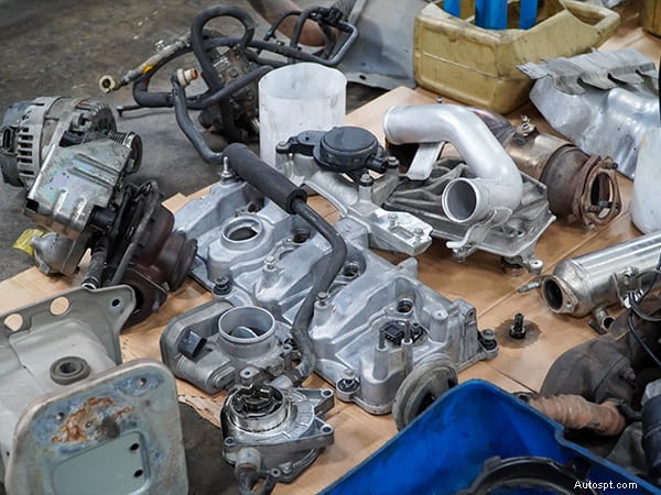 専門の自動車ショップが社外部品を拒否する理由:安全性、品質、保証の保証 