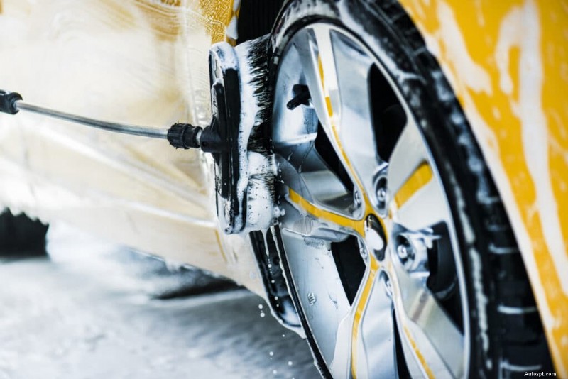 カーバレーティングとディテイリング:あなたの車をきれいな状態に保つのはどちらのサービスですか? 
