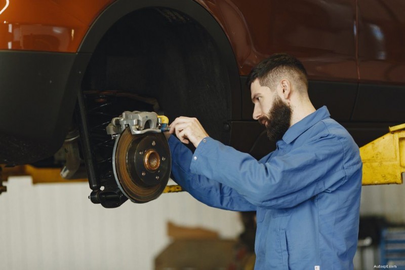 ブレーキとローターのトップケア:C&S Auto Repair からのプロのヒント 