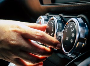 車をスムーズに動かし続けるための夏のカーケアの専門家による 10 のヒント 