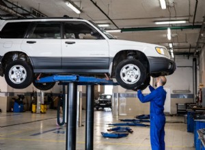 即時修理が必要な10の重大な車の警告サイン 