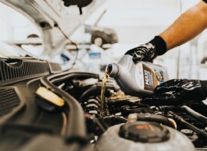 定期的なオイル交換がエンジンを保護し、コストを節約する方法 