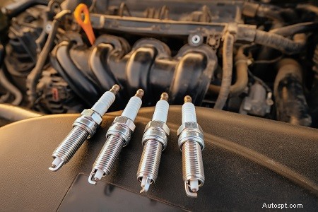 チェックエンジンライトが点灯する原因 — クイックガイド 