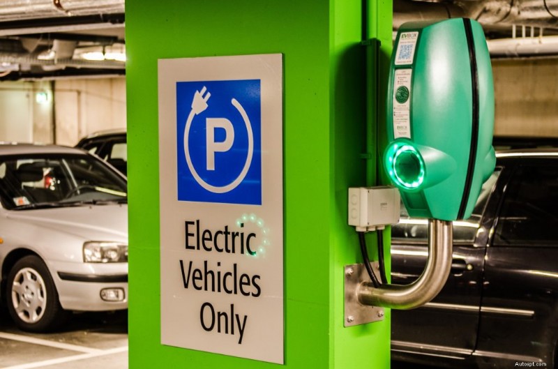 電気自動車と公共充電ネットワークに関する英国の究極ガイド 