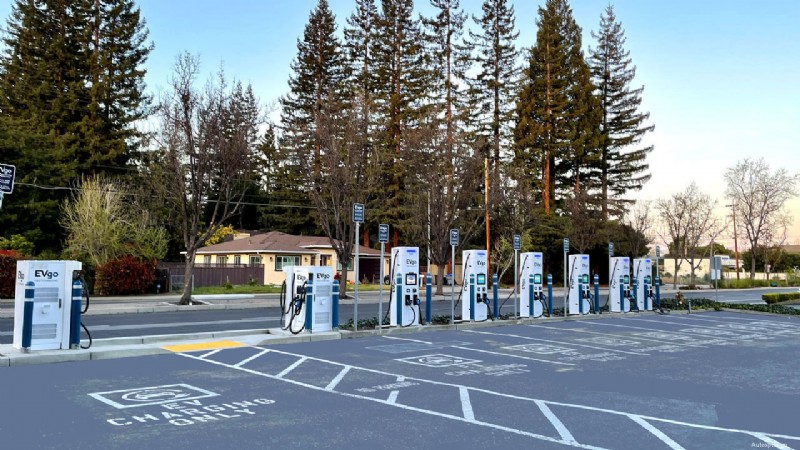 カリフォルニア州の 2022 年建築基準により、新規開発には EV 充電器が義務付けられます 