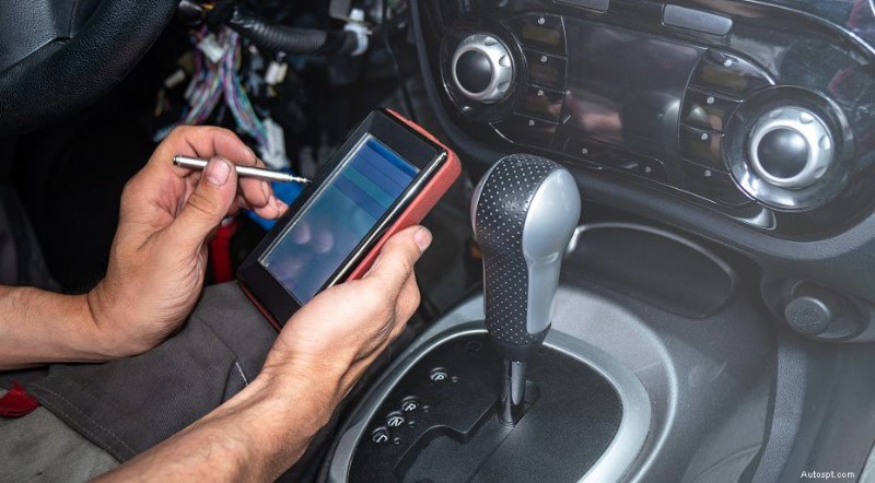 車の AC 圧力スイッチが故障した場合の危険信号 - 高圧または低圧の問題 