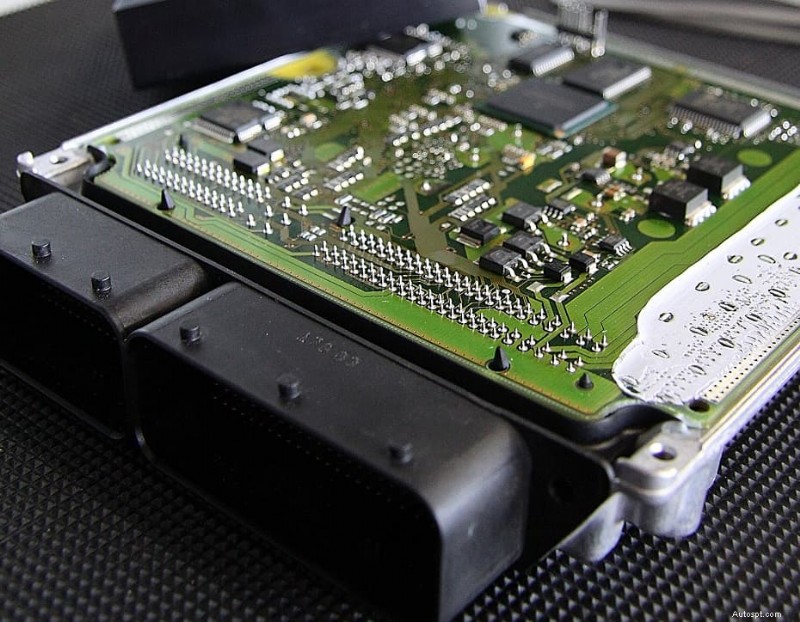 ECU の故障について:主な原因と解決策 