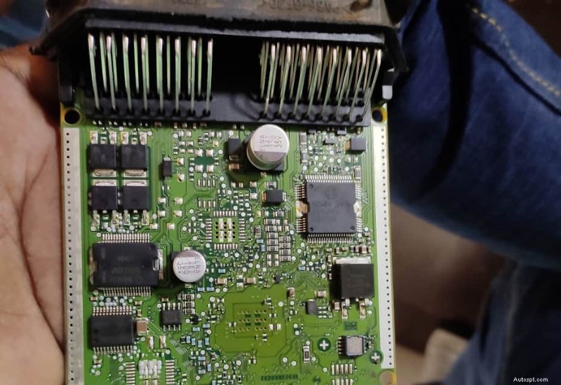 ECU の故障について:主な原因と解決策 