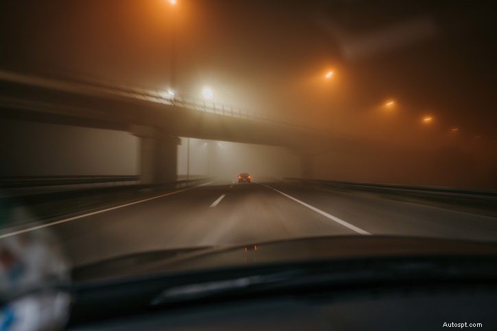 夜間の安全運転:夜間の交通安全に関する 8 つの専門家のヒント 