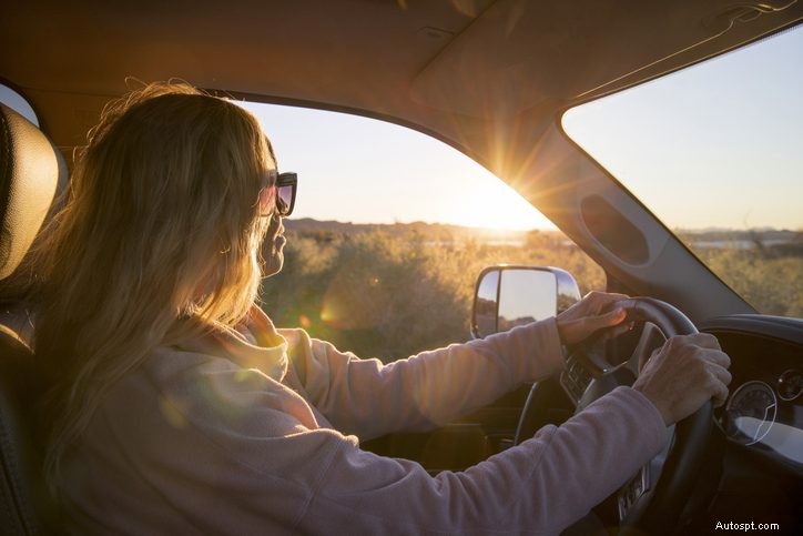 太陽光に安全な運転:晴れた道路で車両と健康を守ります 