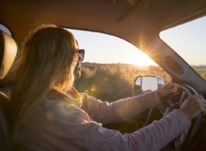 太陽光に安全な運転:晴れた道路で車両と健康を守ります 