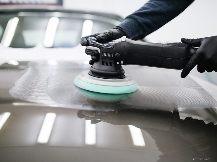 車のワックスがけの必需品:あなたの車を保護し、磨きます 