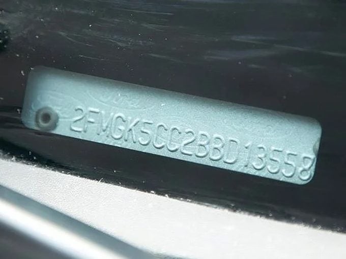 車のVINをデコードしてエンジンコードと年式を確認します 