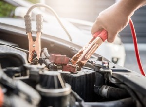 安全な車のジャンプスタート ガイド:ステップバイステップの説明 