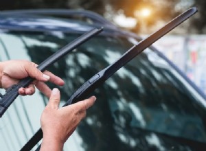 フロントガラスのワイパーのきしむ音を解消する:4 つの一般的な原因と簡単な修正 