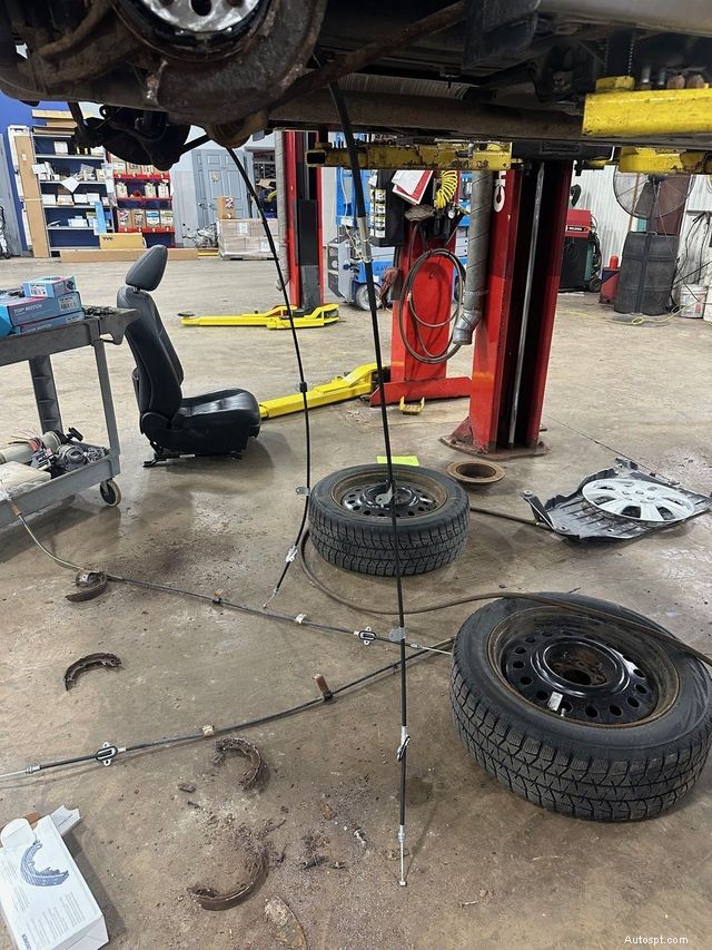 パーキングブレーキシューを理解する:車両を静止状態に保つしくみ 