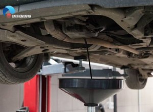 駐車中に車がオイル漏れする理由:一般的な原因と簡単な解決策 