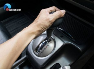 オートマチック車でバーンアウトを起こす方法:リスク、合法性、および安全に関するヒント 