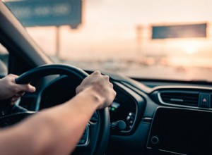 学生は車を運転すべきでしょうか?長所、短所、および実践的なヒントを比較検討する 
