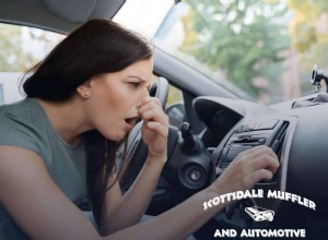 深刻な問題を示唆する可能性のある車の悪臭の 4 つの隠れた原因 