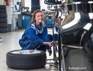 迅速かつ確実なタイヤ交換:路上での緊急事態のためのステップバイステップ ガイド 
