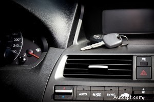 車のエアコンにすぐに修理が必要な 5 つの主な兆候 
