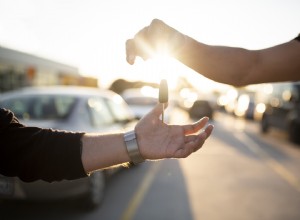 下取りと廃車の選択:どちらのオプションがあなたの価値を最大化しますか 