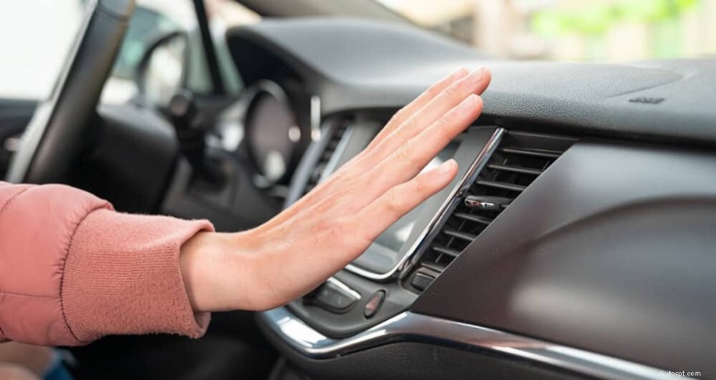 車のACコンデンサーファンが故障している5つの主な兆候と交換費用 