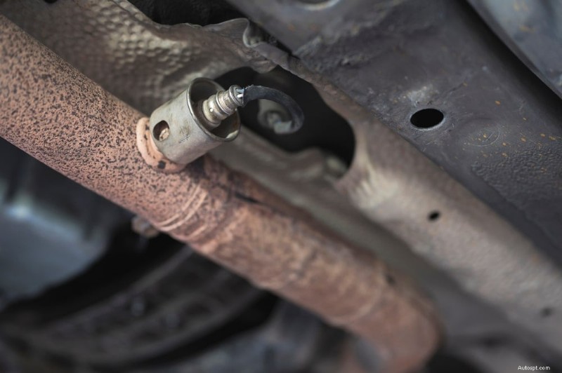 車に問題がないように見えても、エンジンチェックライトが点灯する理由 – 9 つの一般的な原因と解決策 