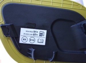 車のエンジンのノッキング音の原因とその解決方法 