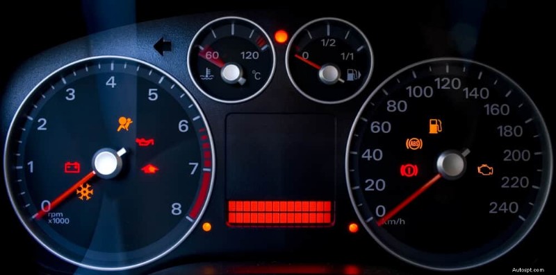 バッテリーケーブルの緩み:6 つの警告サインと簡単な解決策 