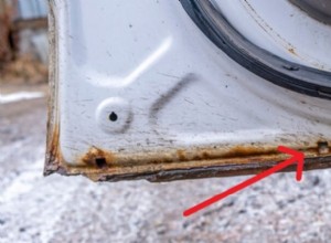 最適な車両メンテナンスのために車のドアのドレン穴を検査する理由と方法 