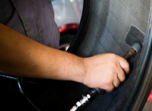 詰まったタイヤでどのくらいの時間運転できますか?タイヤプラグの寿命に関するクイックガイド 
