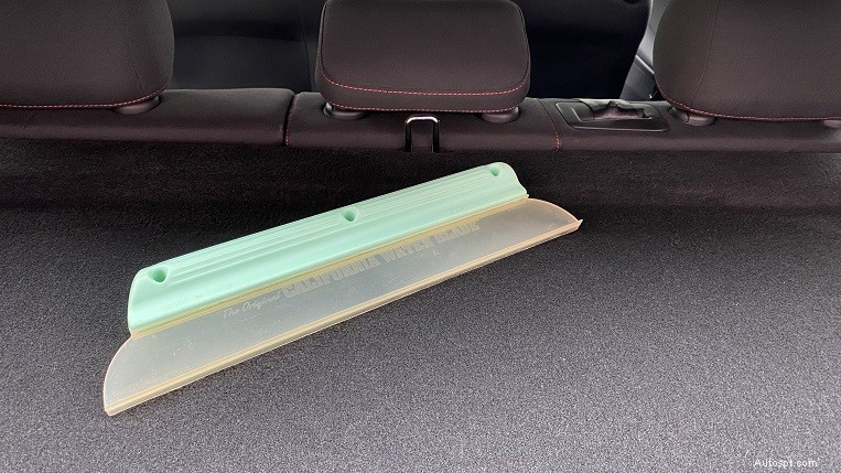 DIY 車のクリーニングに最適な家庭用品トップ 20 