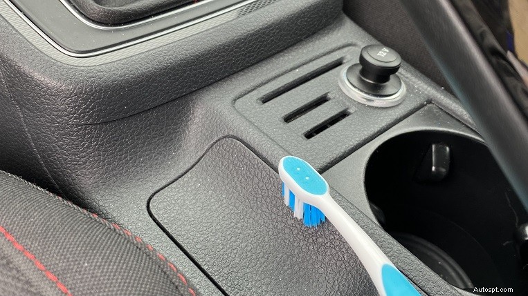 DIY 車のクリーニングに最適な家庭用品トップ 20 