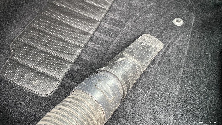 DIY 車のクリーニングに最適な家庭用品トップ 20 