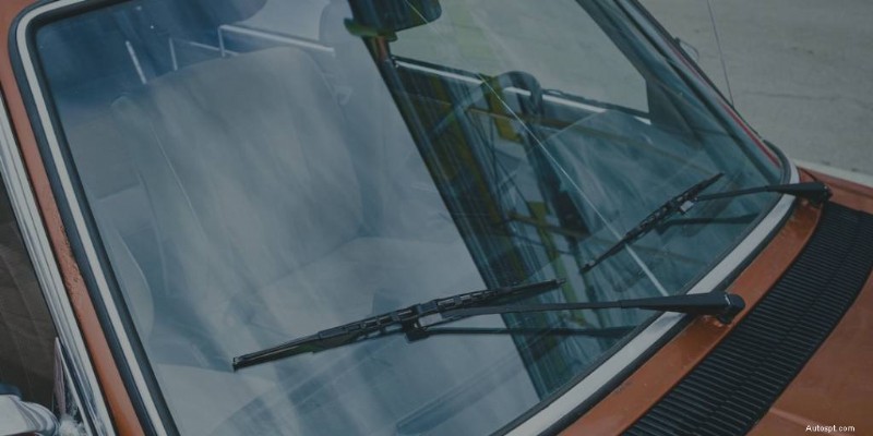 フロントガラスが欠けたまま運転すると重大な危険が生じる理由 