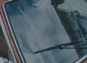 フロントガラスが欠けたまま運転すると重大な危険が生じる理由 