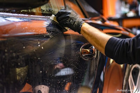 セラミックコーティングがあなたの車をどのように保護するか:利点、耐久性、輝き 
