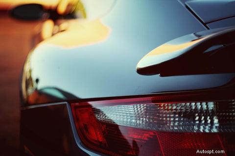 セラミックコーティングがあなたの車をどのように保護するか:利点、耐久性、輝き 